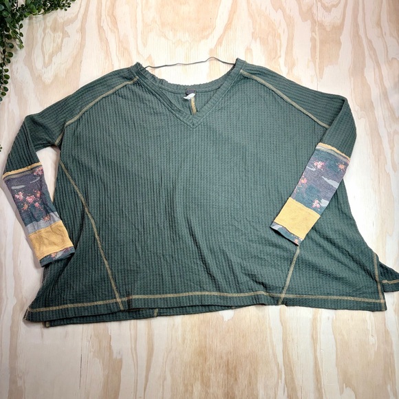 Free People Starlight Thermal Tunic Small Olive Waffle Knit Camo Cuff Oversized - Picture 6 of 13